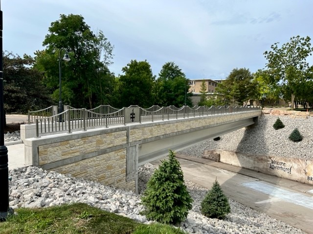 Wide shot of Lawrence University Pedestrian Bridge
