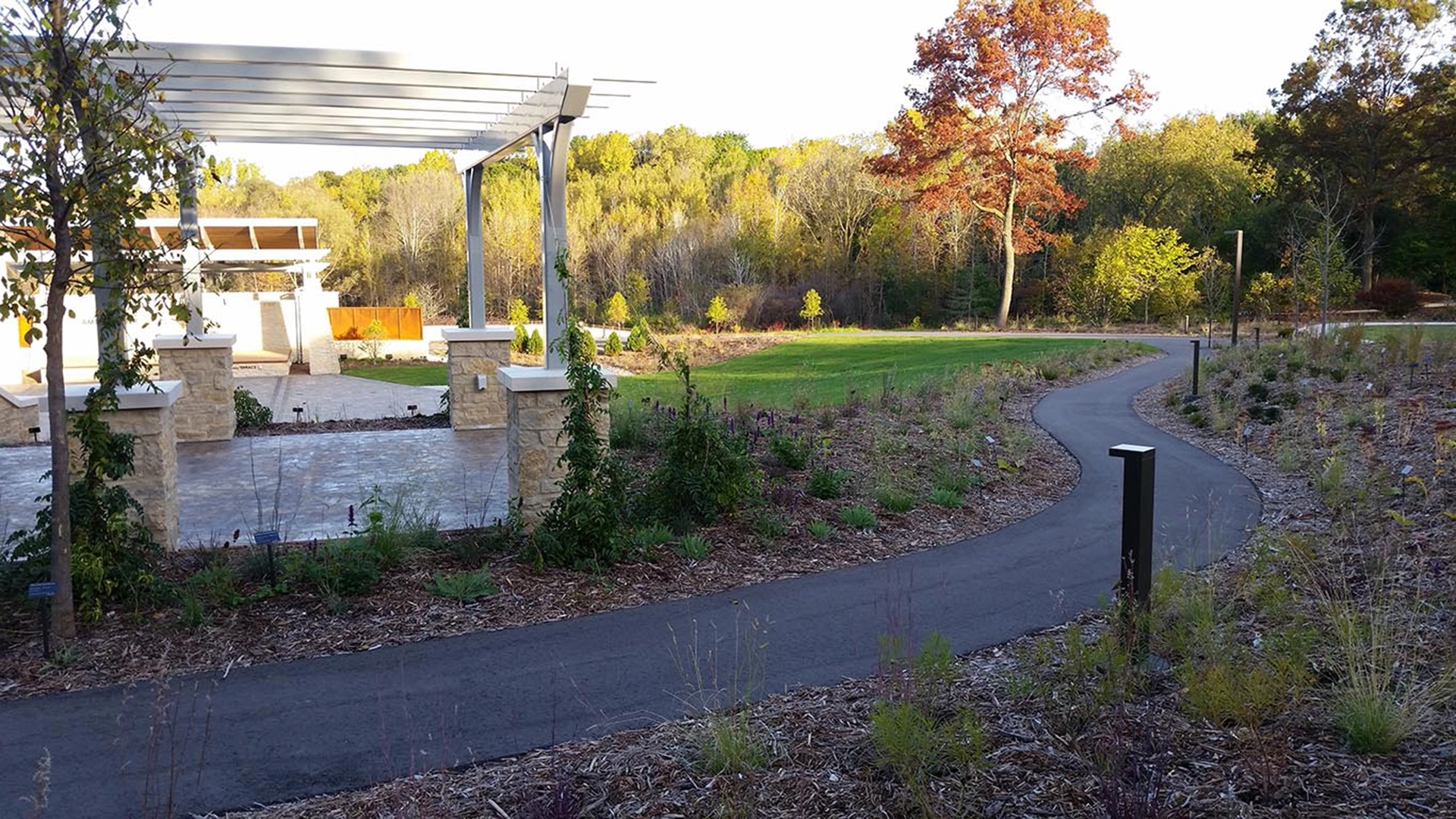 green bay botanical gardens paved trail
