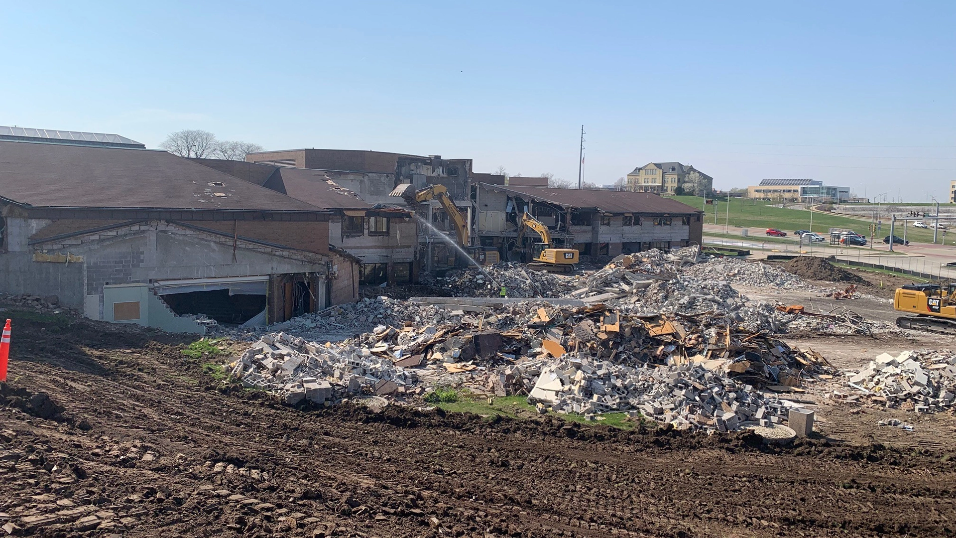 Demolishing of old building on 95th street