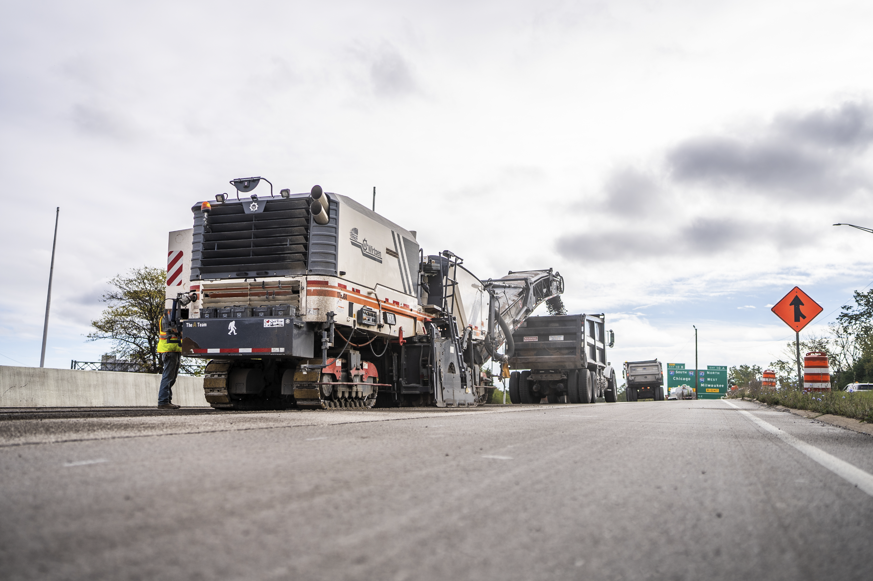 A line of heavy machine over I894